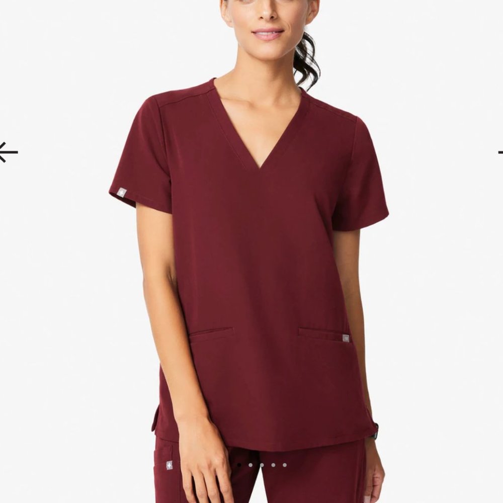 Figs Casma Thrree Pocket Scrub Top Burgundy XS